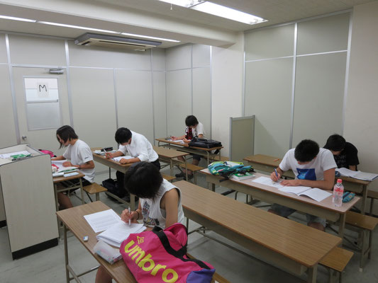 học viên học viện nhật ngữ Rakuhoku